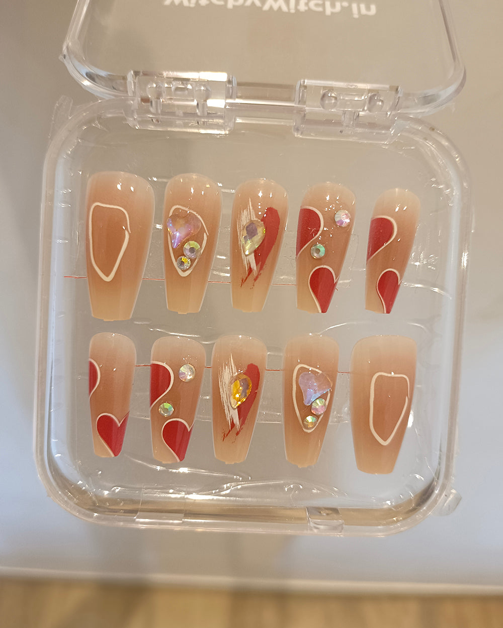 SCARLET ROMANCE CLAWS
