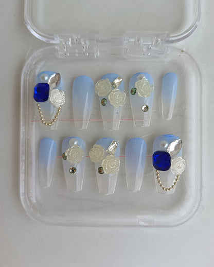 BLUE ELEGANCE BLOSSOM CLAWS