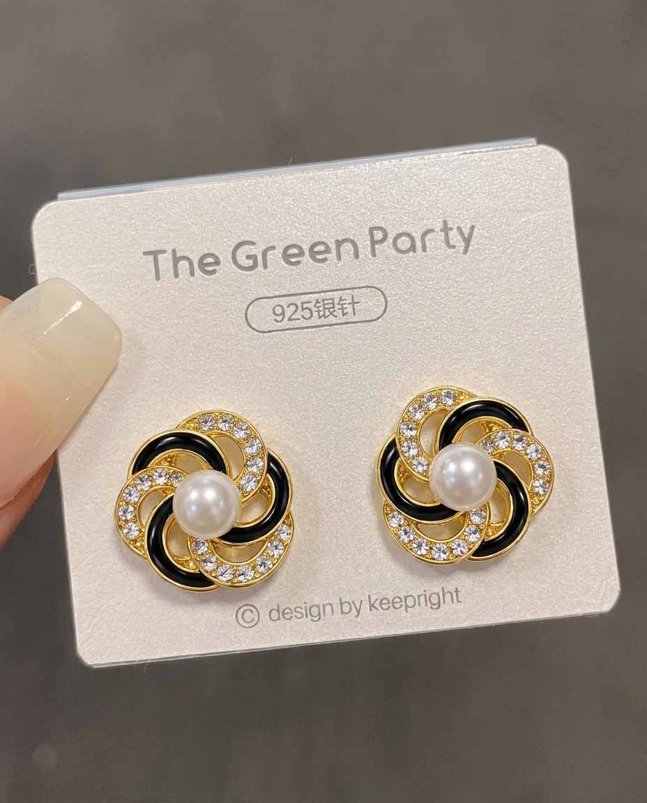 Eclipse Pearl Earrings