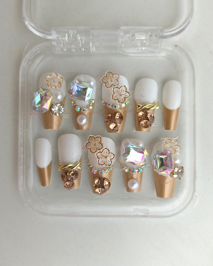 GOLDEN PETAL CLAWS