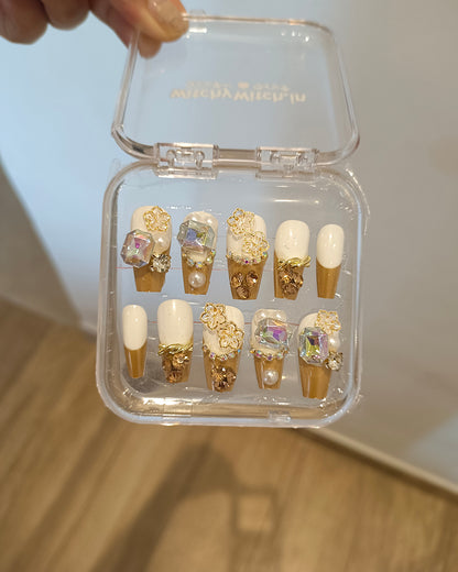 GOLDEN PETAL CLAWS