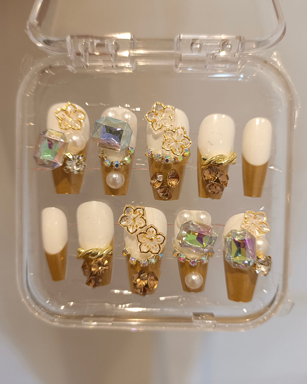 GOLDEN PETAL CLAWS