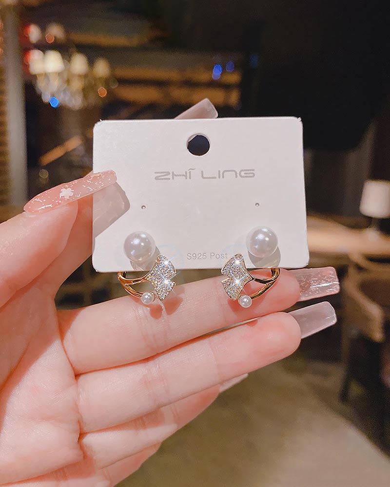 Pearl & Fin Earrings