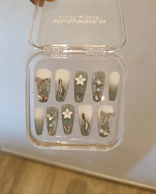 SAGE ELEGANCE CLAWS