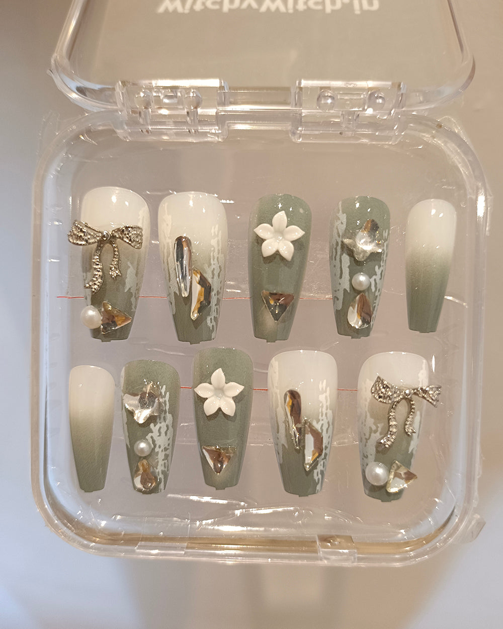 SAGE ELEGANCE CLAWS