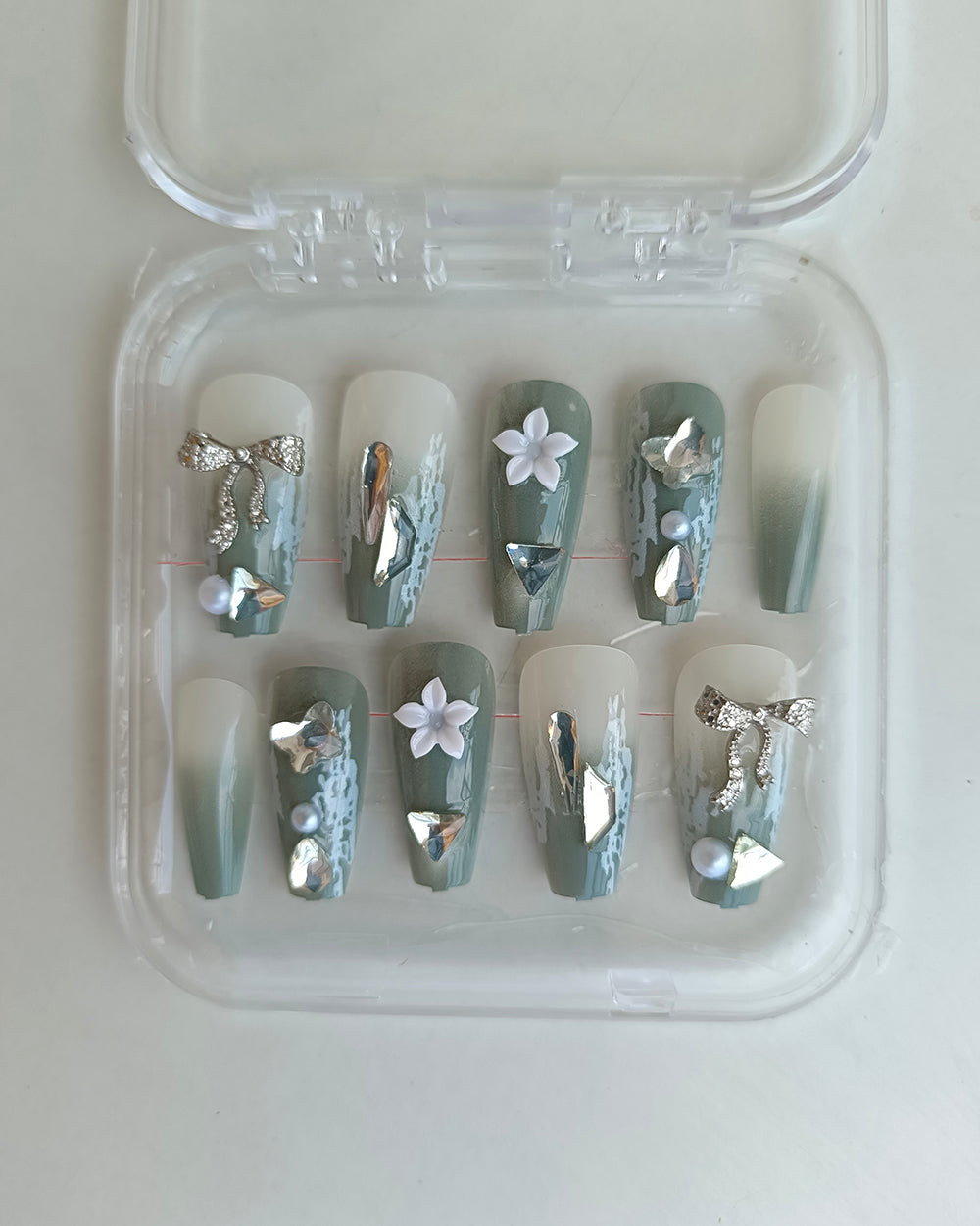 SAGE ELEGANCE CLAWS