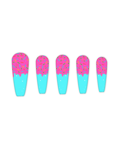 Coffin-shaped press-on nails with pink frosting and colorful sprinkles over a turquoise base – candy-themed fake nails, glue-on manicure, artificial nails for sweet-inspired nail art.