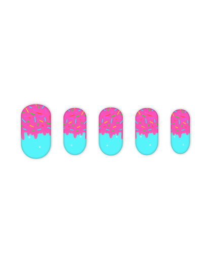 Short round press-on nails with dripping pink frosting and colorful sprinkles over a bright turquoise base – sweet treat-inspired fake nails, artificial glue-on nails, donut-themed nail art design.